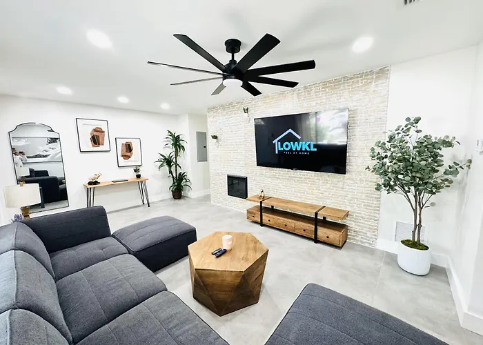 Progresso Apartments & Homes By Lowkl