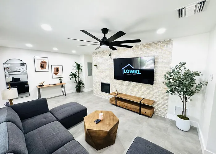 Progresso Apartments & Homes By Lowkl